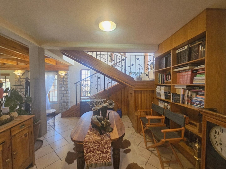 5 Bedroom Property for Sale in Ladybrand Free State